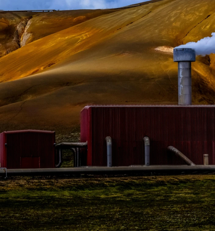 Geothermal power generation with heat engine technology